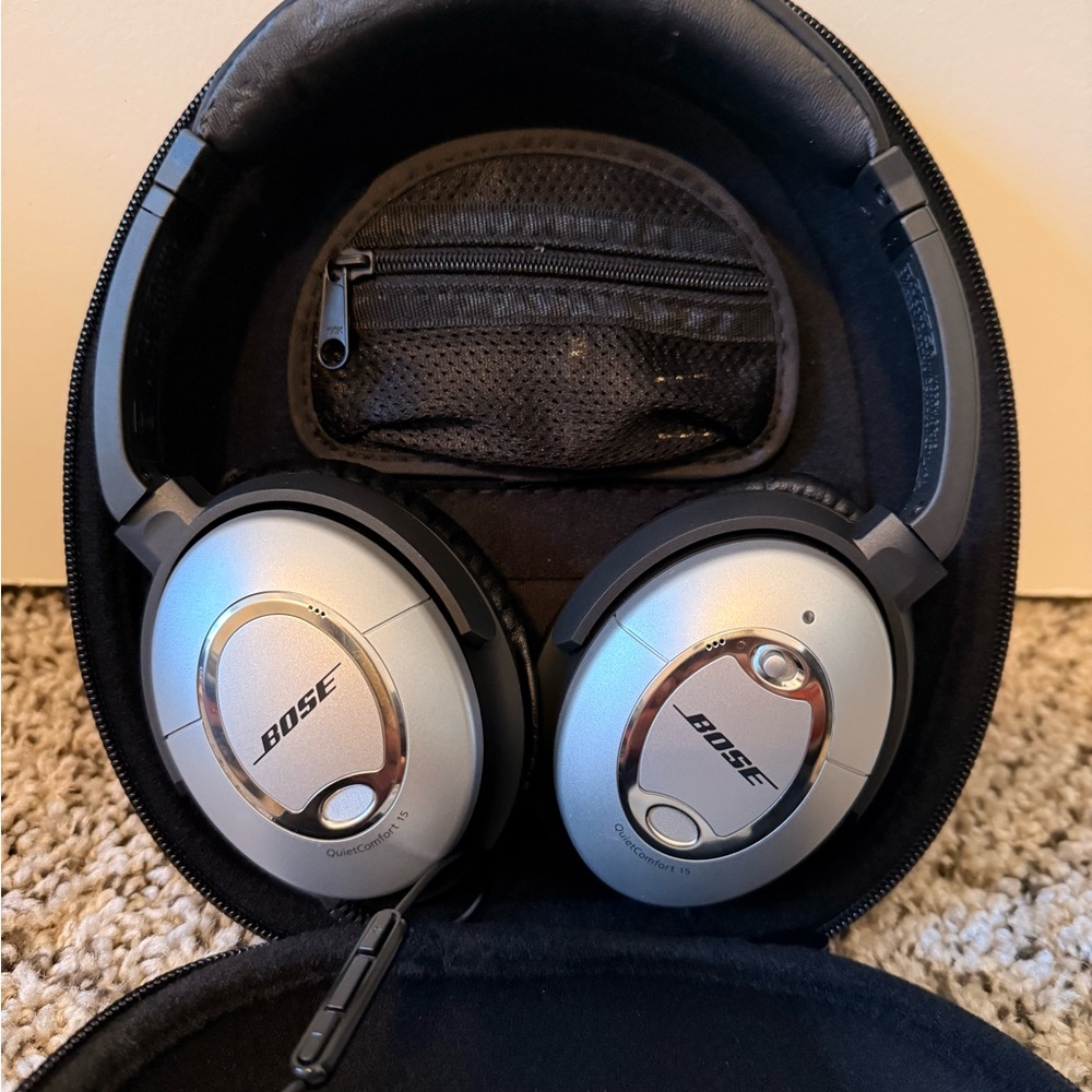 Bose Quiet Comfort 15 Noise Cancelling Headphones NEW